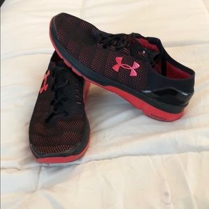 UA Mens size 14 Charged Speedform running shoe.